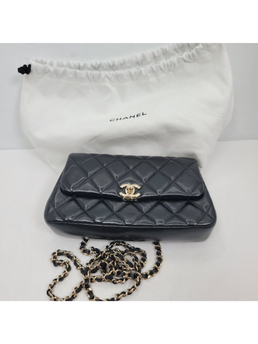 Chanel 25S Classic Flap Bag Black Lambskin With Gold-Tone Chain & Logo France - Picture 2 of 11